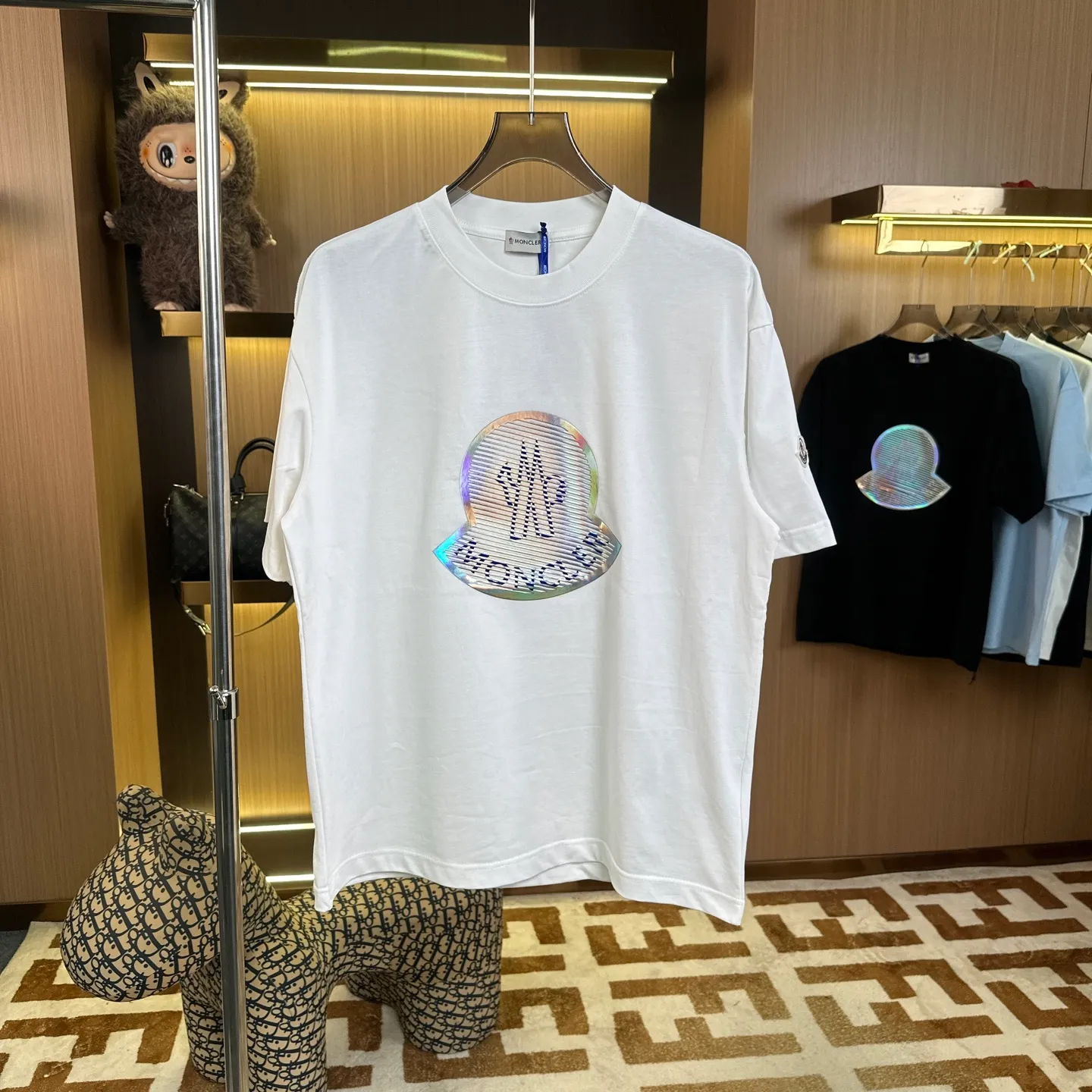 《 》MONCLER~ T ， 32 300 ， ， ， ， ！ ， ， ， ， ， ！ Size：S~M~L~XL~2XL